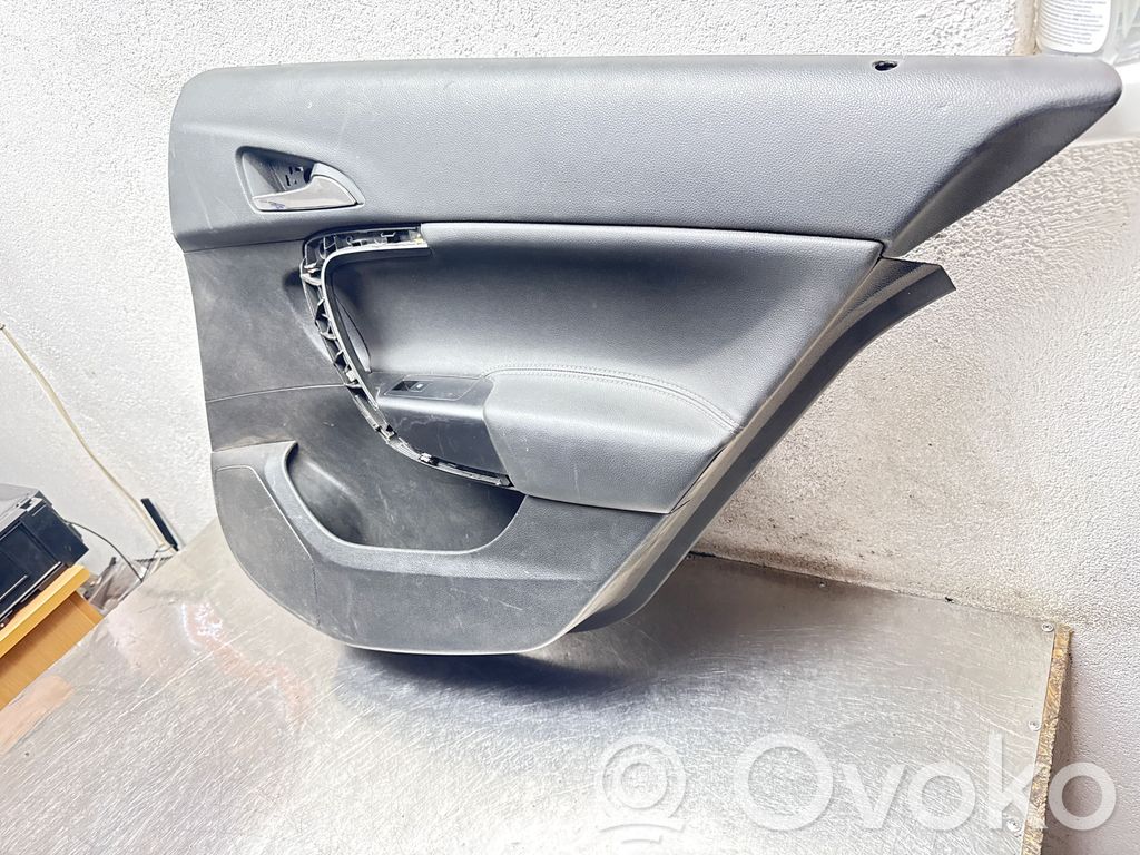 Opel Insignia A Boczki / Poszycie drzwi tylnych 