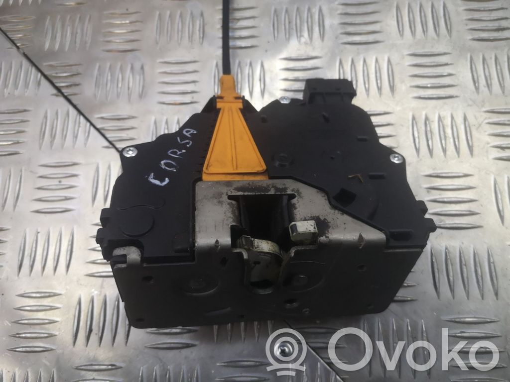 Opel Corsa E Front door lock 