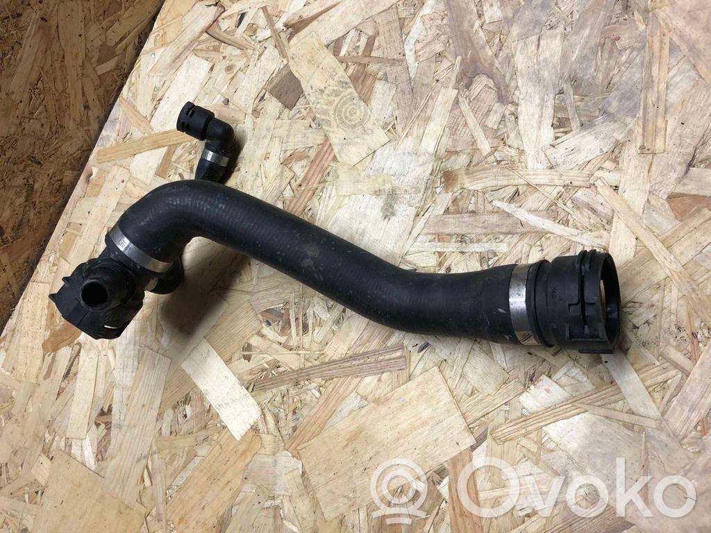BMW 1 E81 E87 Moottorin vesijäähdytyksen putki/letku 