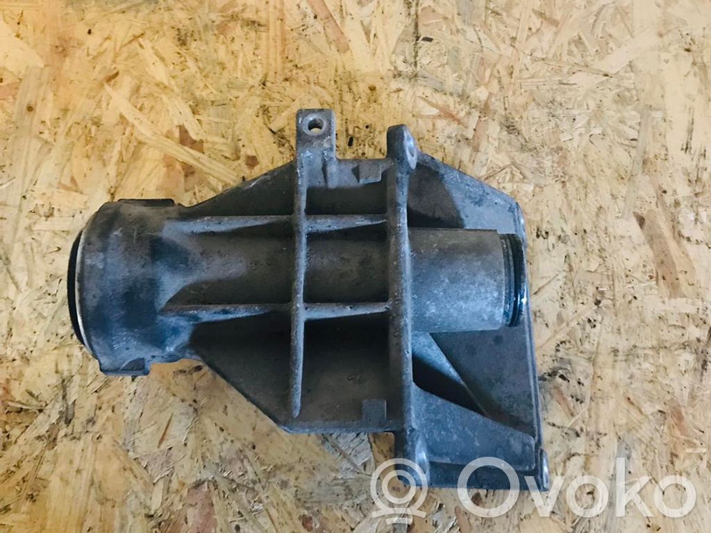 BMW X3 E83 Pusass sakabes gultņa stiprinājums 