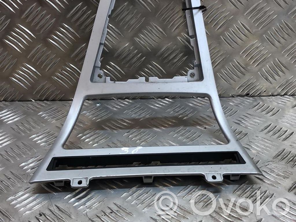BMW X3 E83 Ātrumu pārslēgšanas sviras dekoratīvā apdare (plastmasas) 