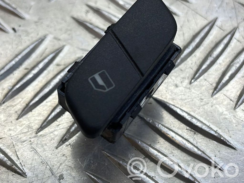 Volkswagen Polo IV 9N3 Electric window control switch 