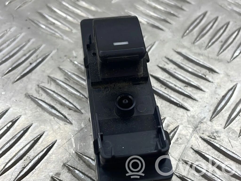 Electric window control switch   GKL166380A