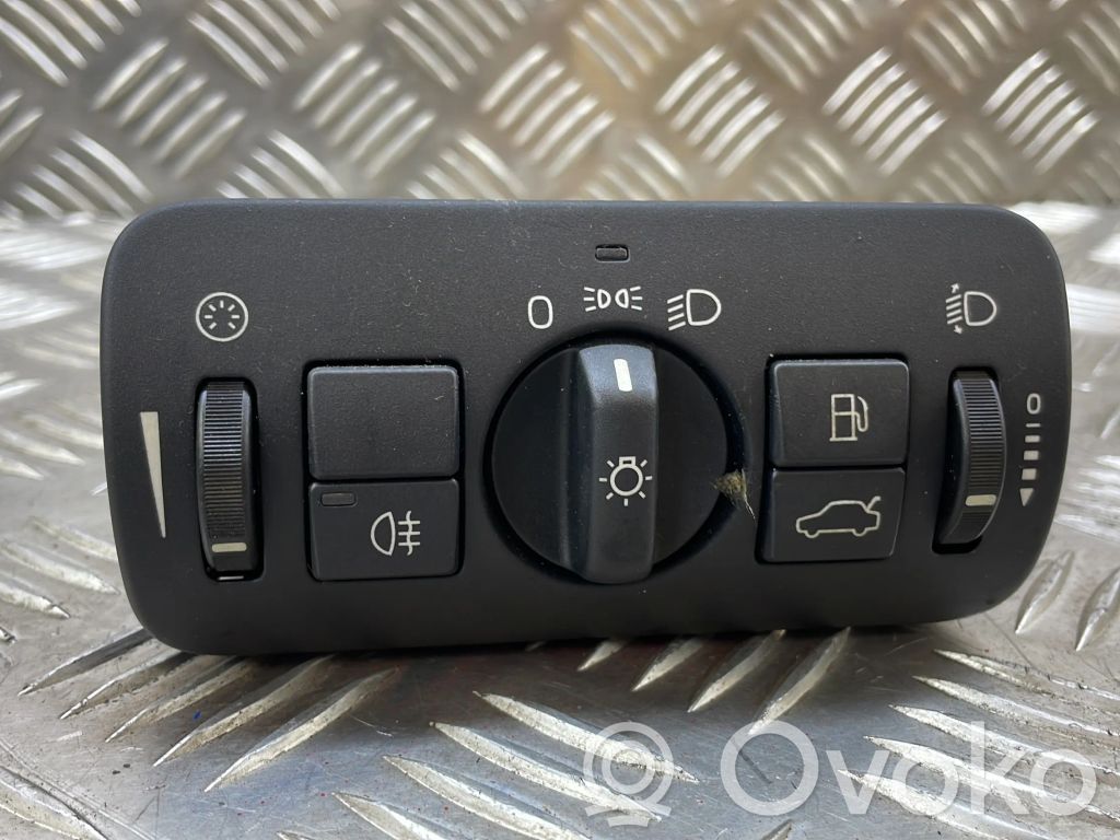 Light switch   30739413