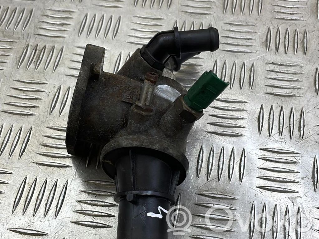 Opel Astra H Carcasa del termostato 