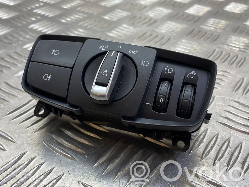 BMW 2 F22 F23 Šviesų jungtukas 