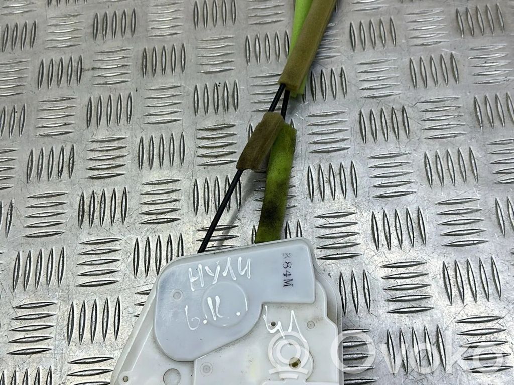 Mazda 3 II Front door lock 