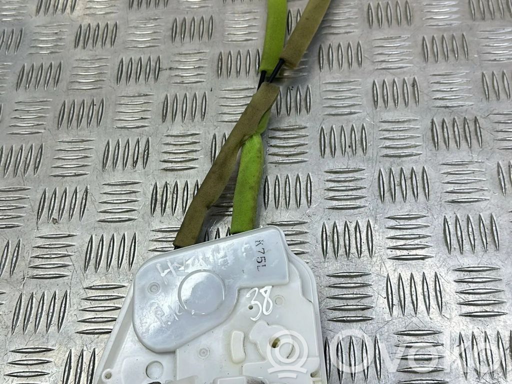 Mazda 3 II Front door lock 