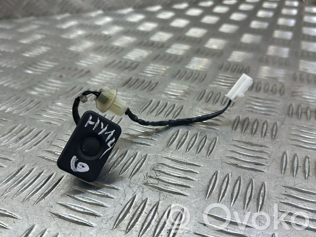 Mazda 3 II Tailgate opening switch 