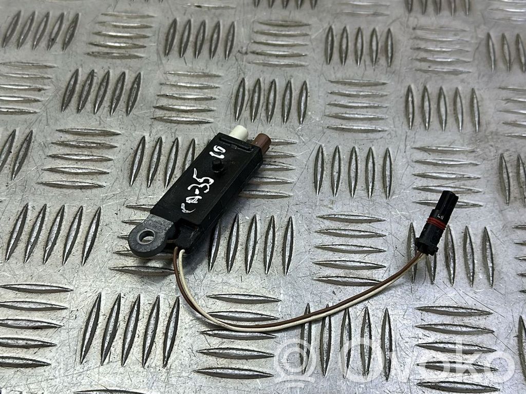 Jaguar F-Pace Aerial antenna amplifier 
