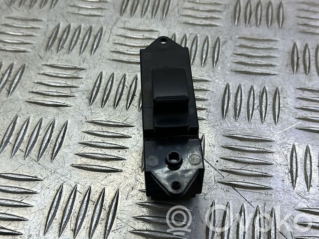 Toyota Avensis T270 Electric window control switch 