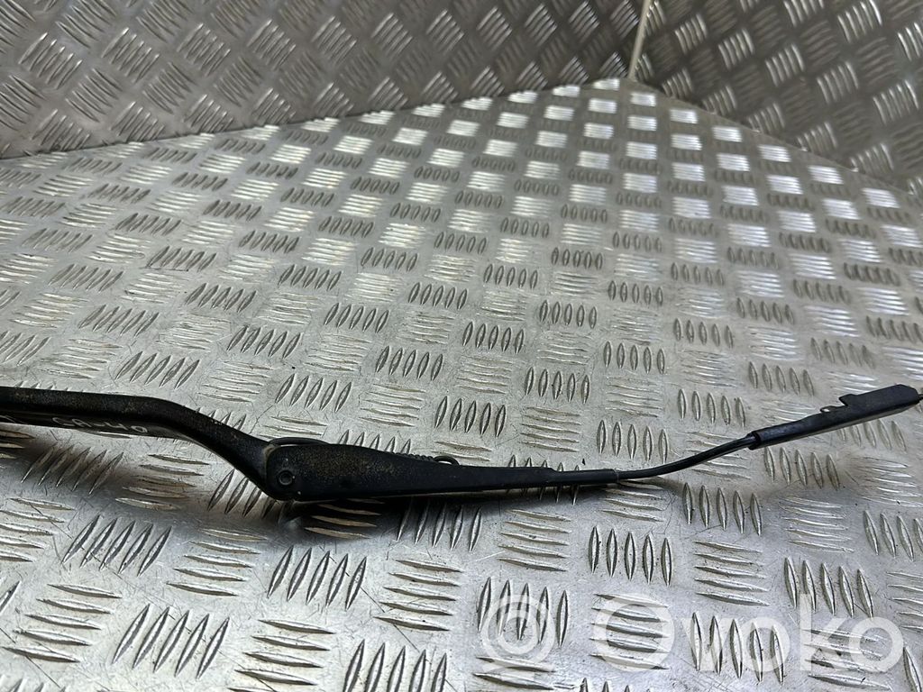 Mini Cooper Countryman R60 Front wiper blade arm 