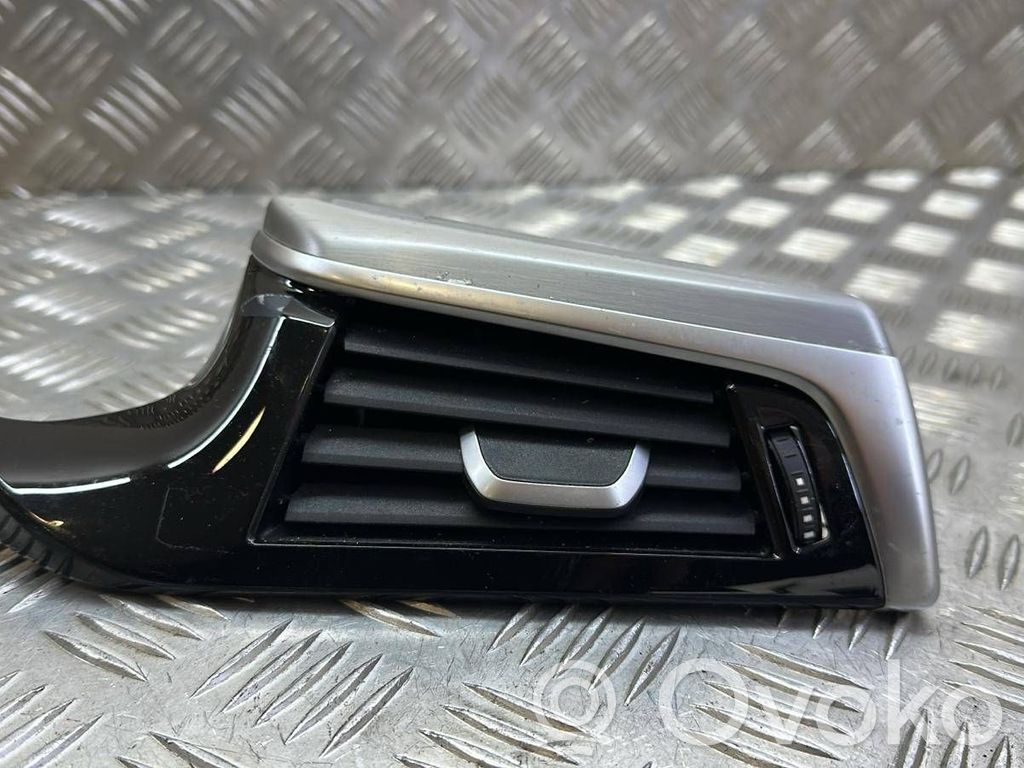 BMW 5 G30 G31 G38 Boczna kratka nawiewu deski rozdzielczej 
