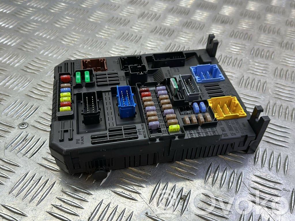 Opel Crossland X Fuse module 