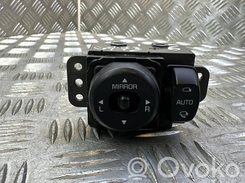 Wing mirror switch   93530A2950