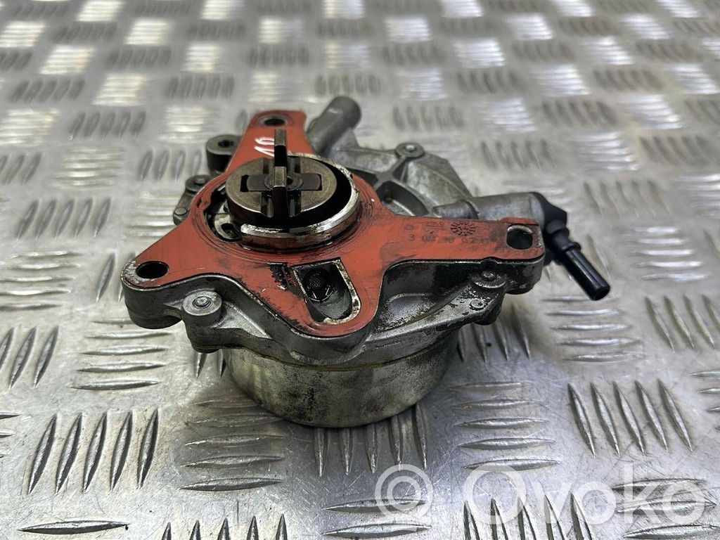 Ford Kuga II Vacuum pump 