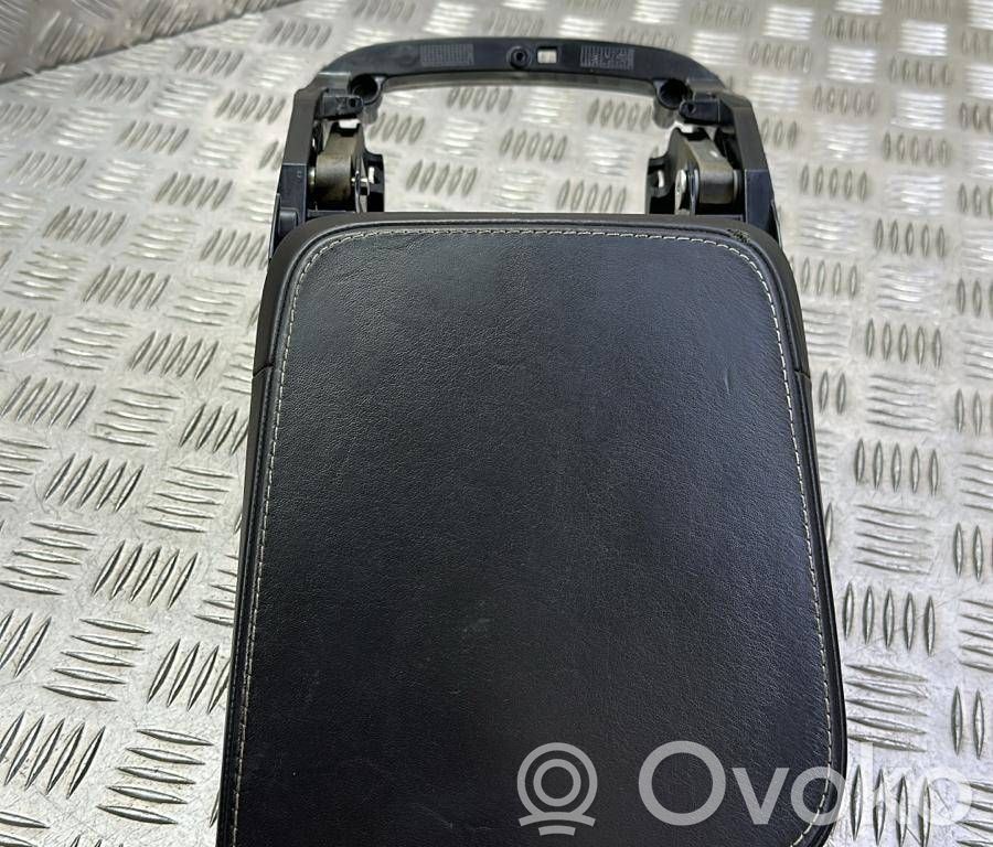Volvo S90, V90 Armrest 