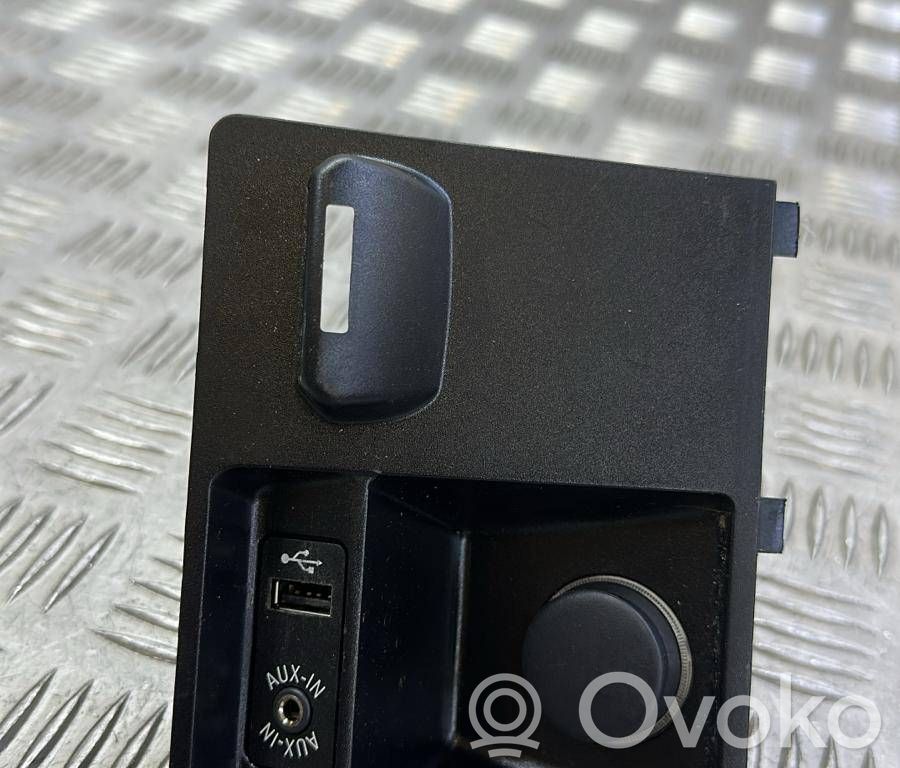 BMW X5 E70 USB socket connector 