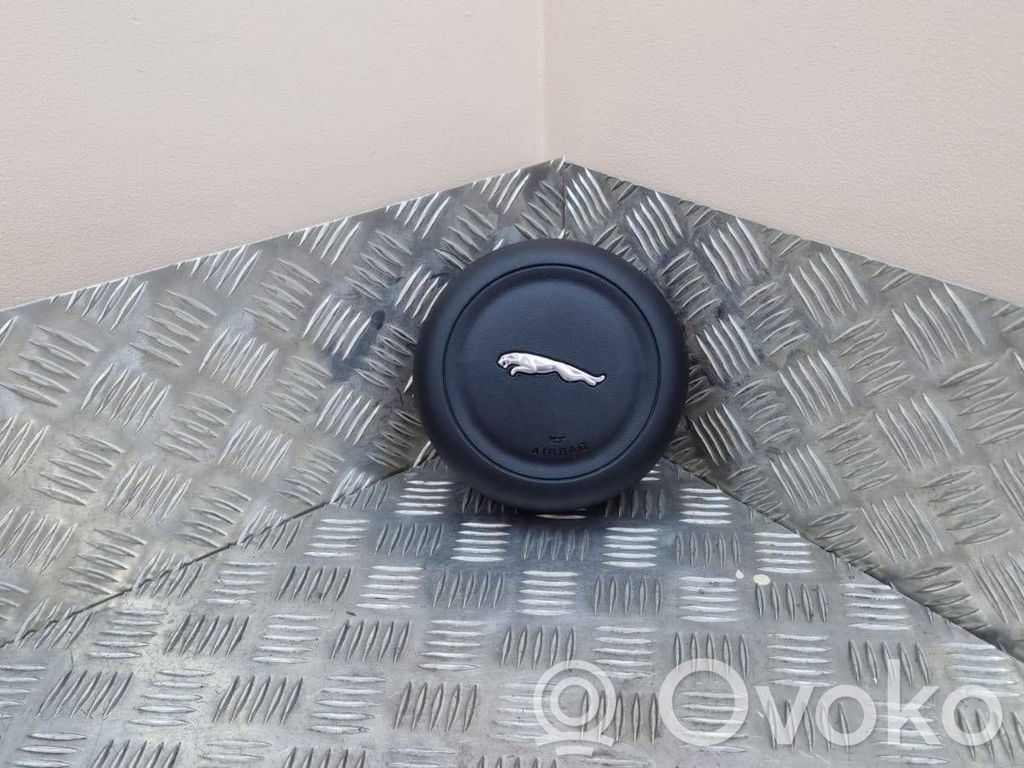 Jaguar XE Airbag piéton 