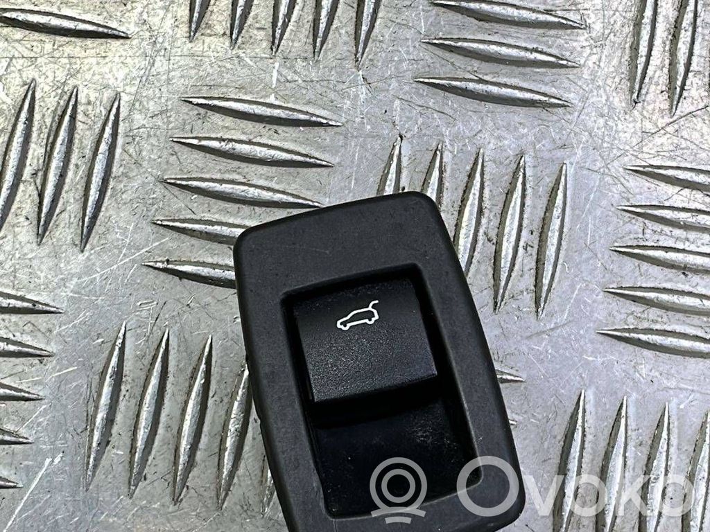 BMW 2 F45 Tailgate opening switch 