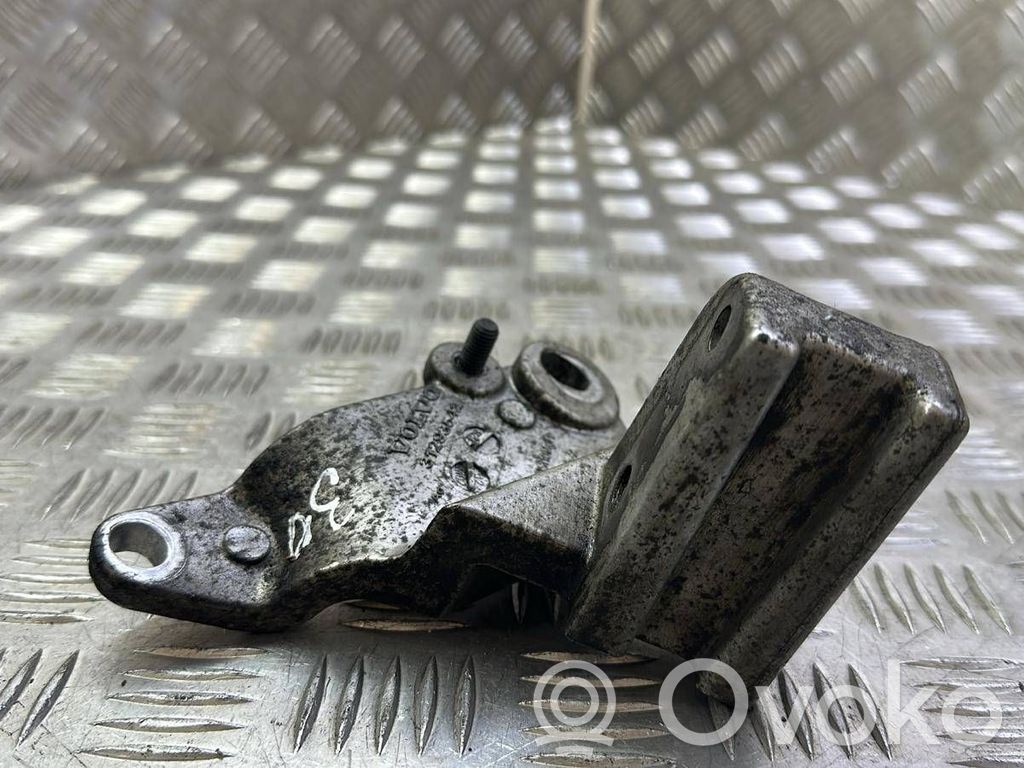Volvo XC60 Engine mounting bracket 