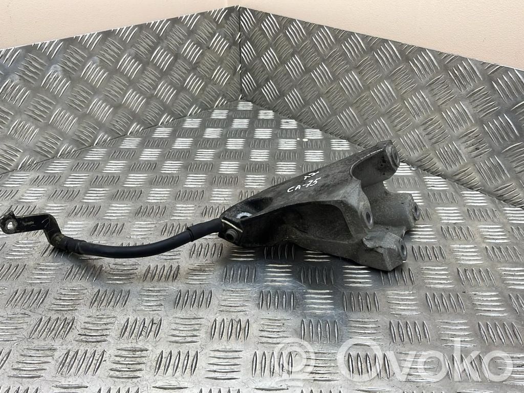 Audi Q7 4L Engine mounting bracket 