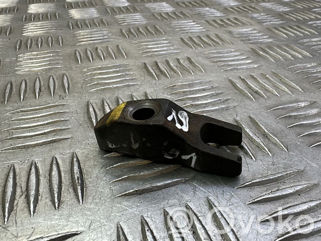 Abrazadera del inyector de combustible