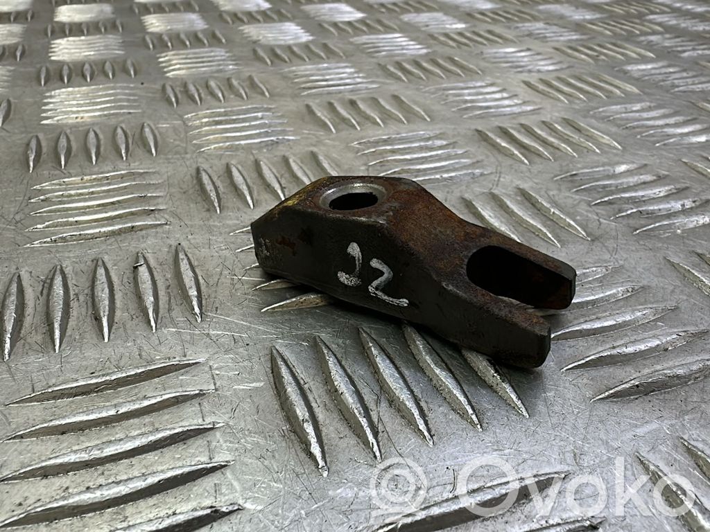 Abrazadera del inyector de combustible