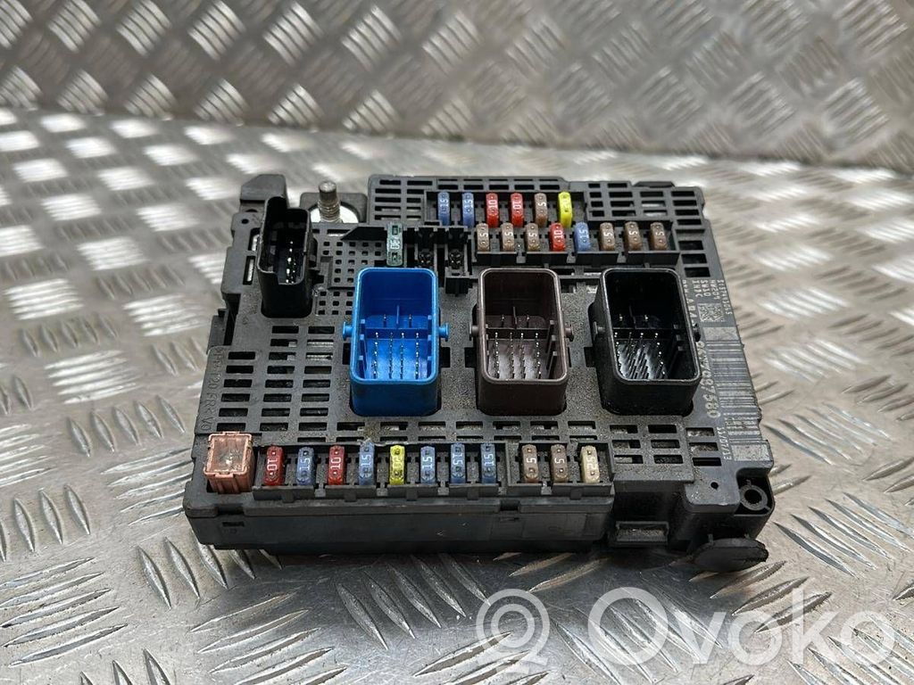 Peugeot 508 RXH Fuse module 