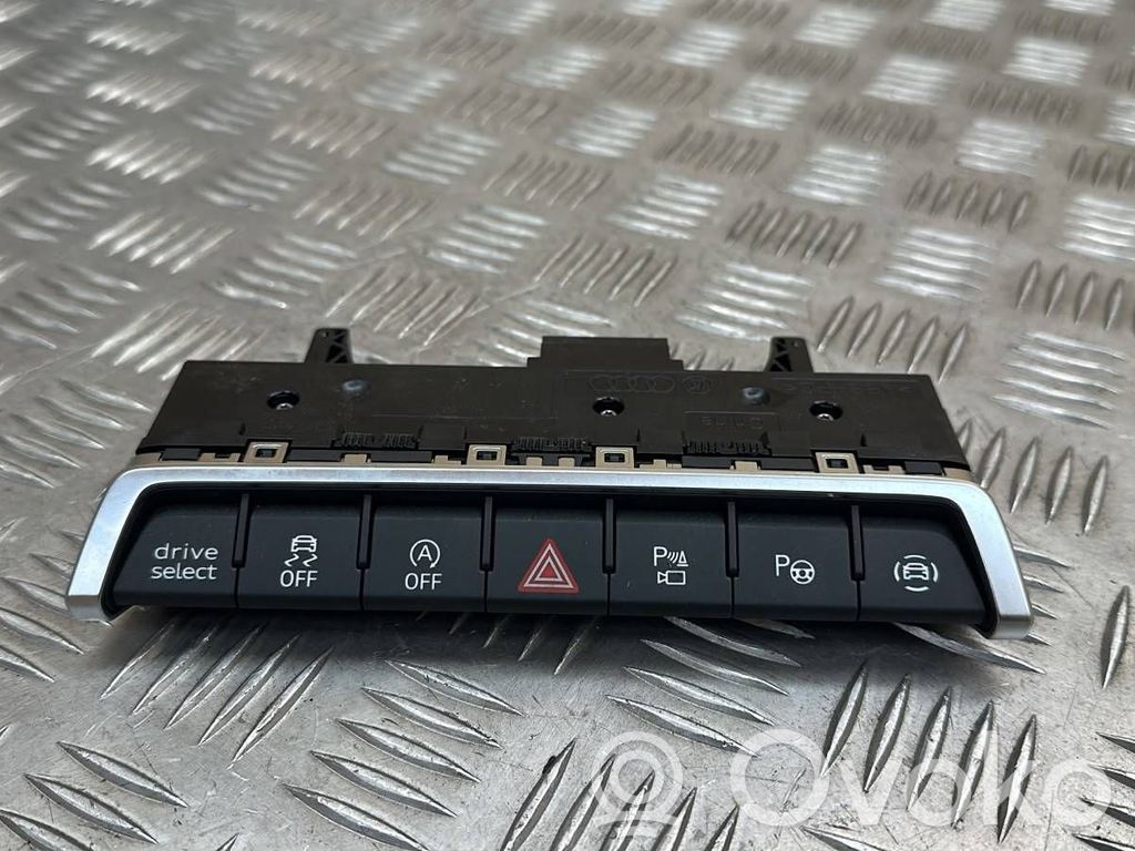 Audi A3 8Y Botón interruptor de luz de peligro 