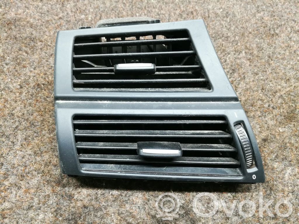 BMW X5 E70 Lango oro grotelės 