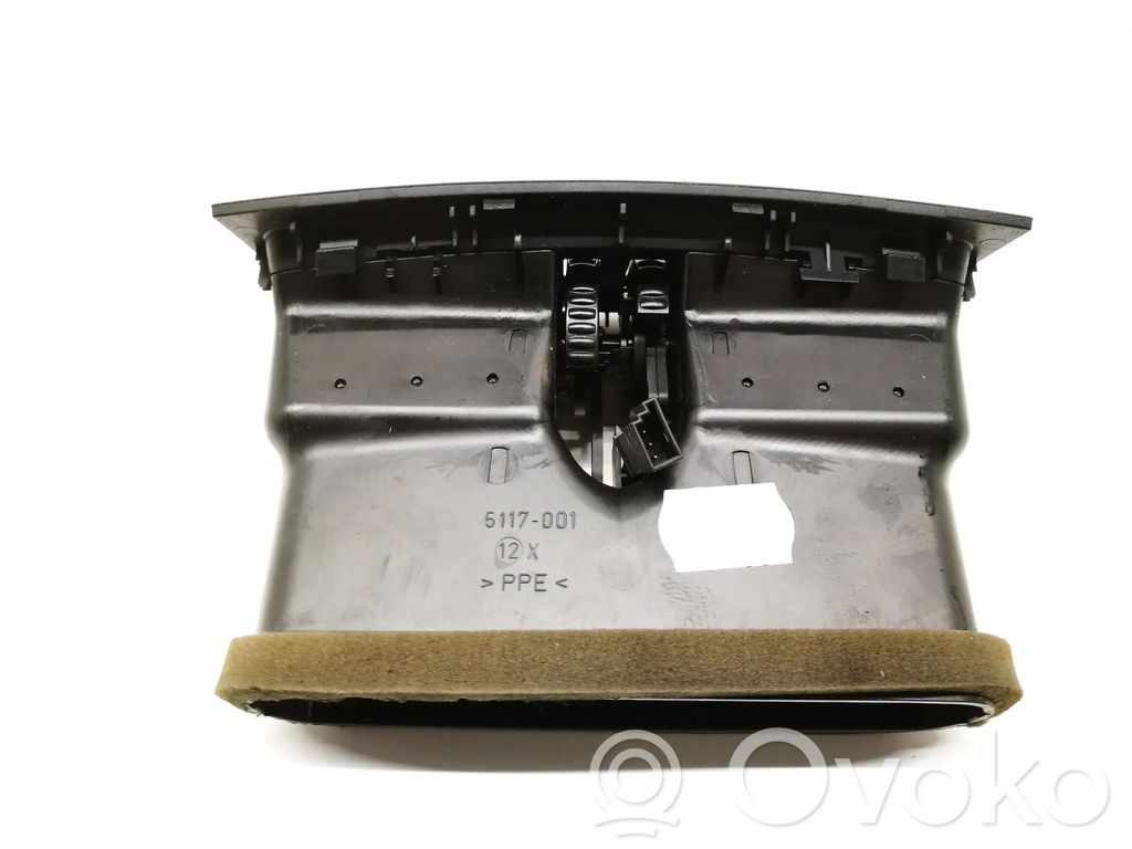 BMW 3 E92 E93 Lango oro grotelės 