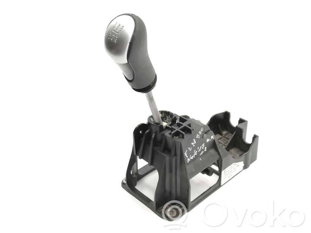 Nissan Note (E12) Gear shifter/selector 