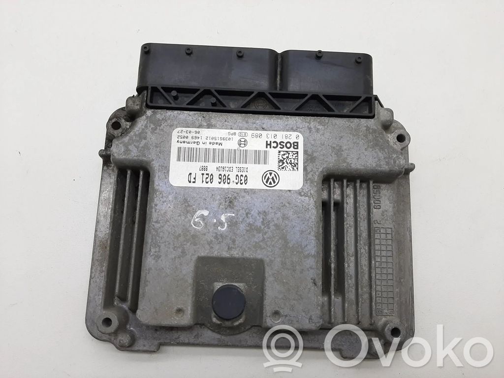 Volkswagen Golf V Engine control unit/module 
