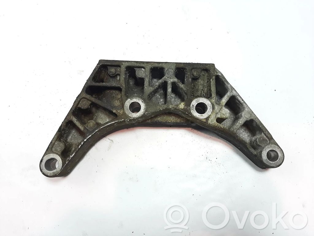 Volvo XC60 Gearbox mounting bracket 
