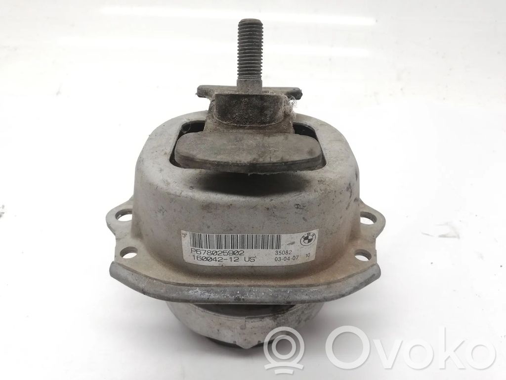 Engine mount bracket   P678025902
