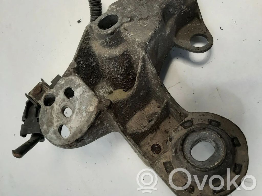 Audi A6 S6 C5 4B Engine mounting bracket 