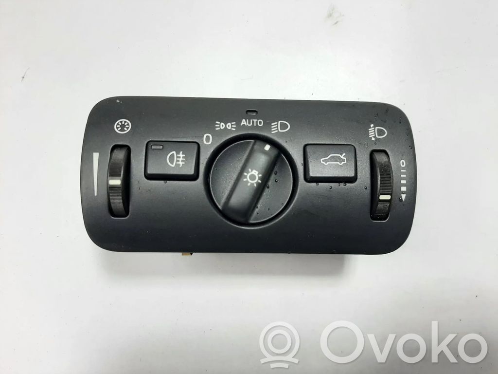 Light switch   30739425