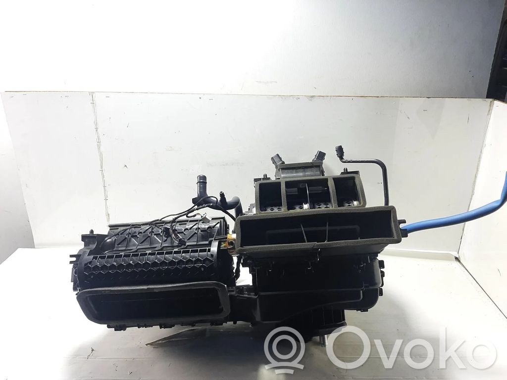 Volvo XC40 Montaje de la caja de climatización interior 