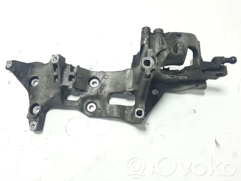Volkswagen Golf VII Mocowanie alternatora 