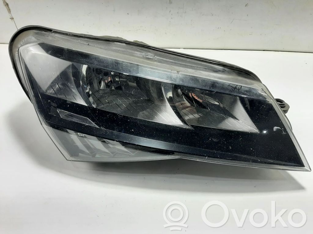 Skoda Superb B8 (3V) Scheinwerfer 