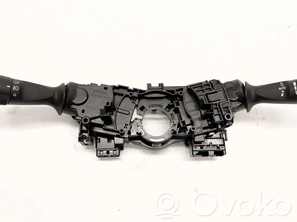 Toyota RAV 4 (XA40) Pagrieziena signālu / lukturu sviria 