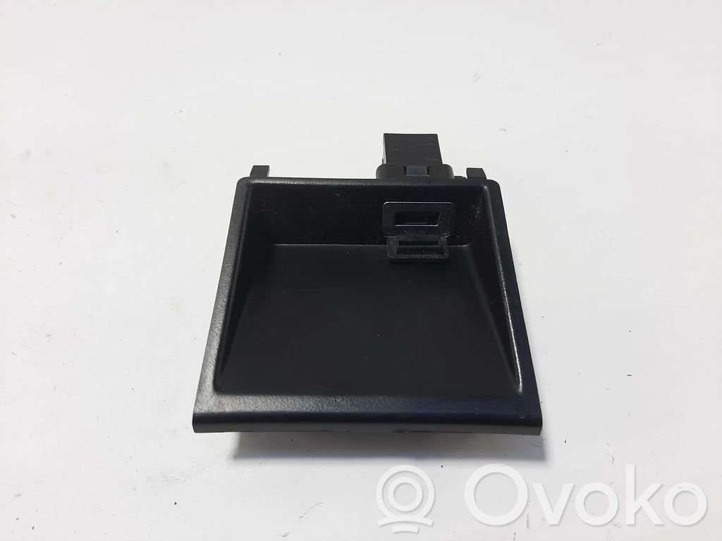 Volvo V40 AUX in-socket connector 