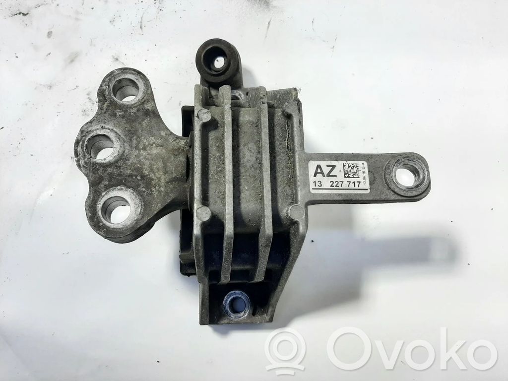 Engine mount bracket   13227717