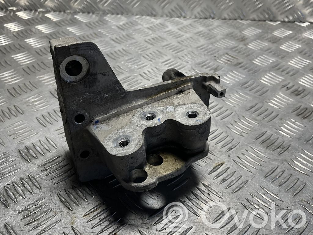 Jeep Compass Engine mounting bracket 