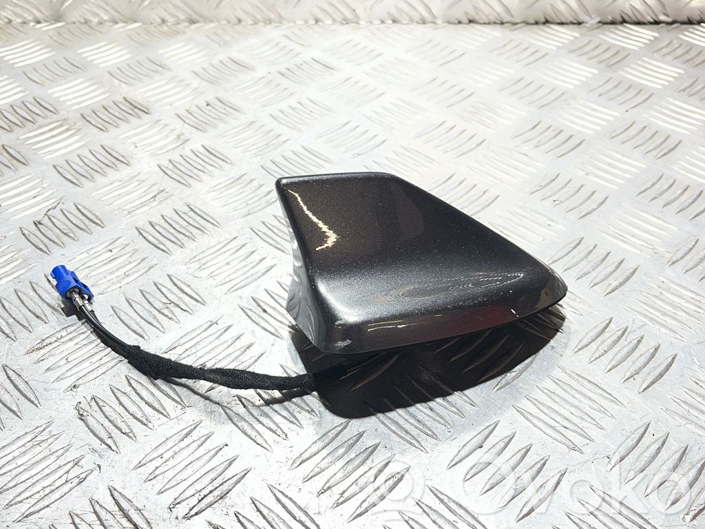 Ford Puma GPS-pystyantenni 
