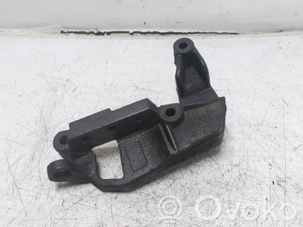 Opel Zafira A Engine mounting bracket 