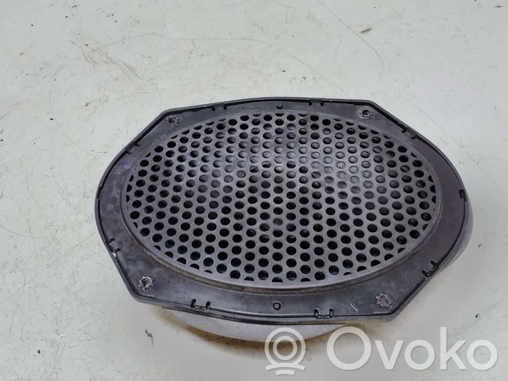 Ford Puma Garsiakalbis (-iai) galinėje palangėje 
