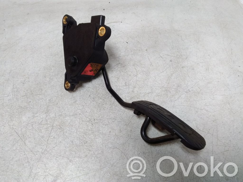 Accelerator throttle pedal