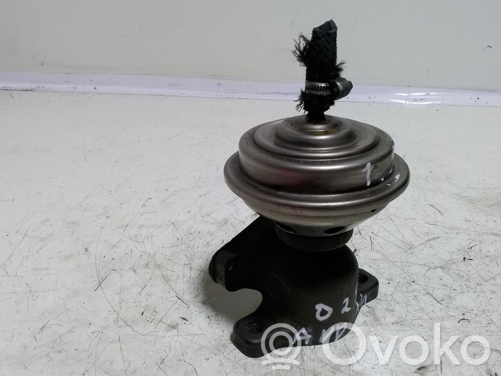 Audi A4 S4 B5 8D Válvula EGR 